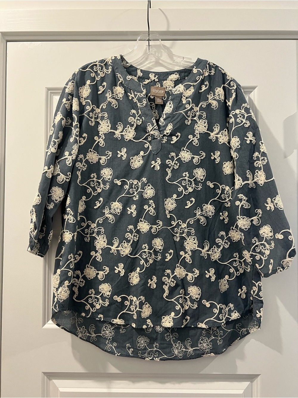Chico’s Blue Cream Floral Embroidered Women's 3/4 Sleeve Top Size 3 / Large